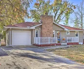 Beautiful Bellevue Home w/ Deck + Gas Grill!