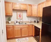 #SuiteDreamsLawrence - Historic Downtown Loft - sleeps up to 6!