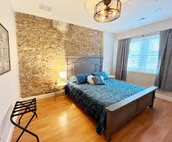 #SuiteDreamsLawrence - Historic Downtown Loft - sleeps up to 6!