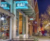#SuiteDreamsLawrence - Historic Downtown Loft - sleeps up to 6!