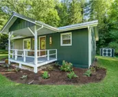 Creekside bungalow with a hot tub, walking distance to downtown Nashville