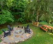 Creekside bungalow with a hot tub, walking distance to downtown Nashville