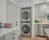 Creekside bungalow with a hot tub, walking distance to downtown Nashville