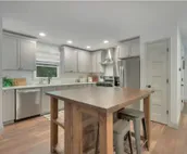 Creekside bungalow with a hot tub, walking distance to downtown Nashville