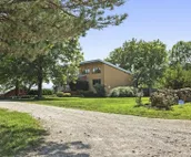 Beautiful views, secluded location, close to town