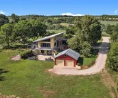 Beautiful views, secluded location, close to town