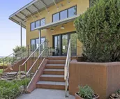 Beautiful views, secluded location, close to town