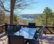 Cottage-feel Cabin w/ Lake View
