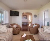 Waterfront Oasis w/ Spa amenities & Panoramic views
