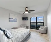 Luxury Modern Waterfront - Bubbles & Boats! Views!