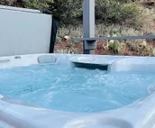 Spectacular Red Rock Views! Hot Tub, Deck, Grill