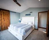 Cozy 4 bedroom lakefront cottage with a view!