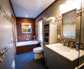 Cozy 4 bedroom lakefront cottage with a view!