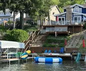 Cozy 4 bedroom lakefront cottage with a view!