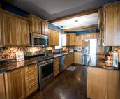 Cozy 4 bedroom lakefront cottage with a view!