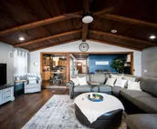 Cozy 4 bedroom lakefront cottage with a view!