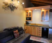 Carriage House's Cozy Timberframe Cottage-Tecumseh