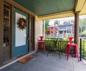 Center of Highlands! +2500 sq ft Awesome Location