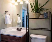Center of Highlands! +2500 sq ft Awesome Location