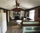 Lazy Daze Cottage with Great Lake Views