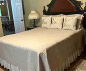 The Yellow Cottage with an Inviting Hot Tub