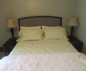 Home Near York University/Yellow Room