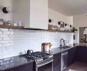 Delightful Downtown Bungalow: Fresh Open-Concept