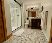(56) AIR-CONDITIONED Gorgeous Killington Condo.