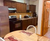 Spacious, 1 bed Apt w/ full kitchen w/ pvt patio