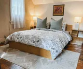 Spacious, historic, artsy downtown home