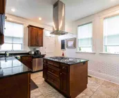 Center of Highlands! +2500 sq ft Awesome Location