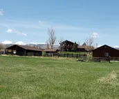 Quiet and spacious apt on beautiful 10 acre ranch