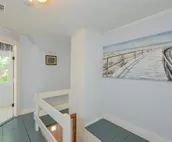 Walk to beaches & ferries ★ Snow's Creek Waterview