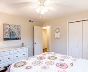 PRIVATE HOME WITH GRAND KITCHEN IN FORT WAYNE