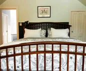 Spacious, historic, artsy downtown home
