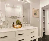 Old Town/Lincoln Park | Stunning Home | King Suite