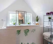 Center of Highlands! +2500 sq ft Awesome Location