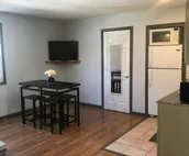 Large Suite in Collett Park