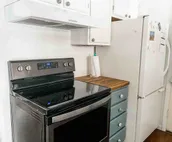 Centrally located cozy cottage, near KU campus