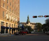 Stunning and Convenient Located 1B/1B Apartment