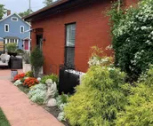 Historic District Carriage House - EV Parking
