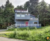 Timberline Treehouse Chalet w/new large hot tub