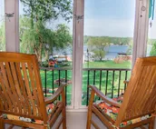 Beautiful and Relaxing Lake Home
