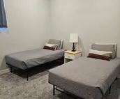 Gorgeous Modern Downtown 3 Bdrm/2 Bath Apt