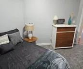 Gorgeous Modern Downtown 3 Bdrm/2 Bath Apt