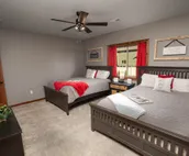 Inspiration Ranch-HOT TUB/lower unit/SUPER CLEAN!!