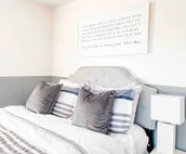 Centrally located cozy cottage, near KU campus