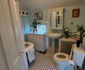 Apple Creek Guest House - The Pines Room