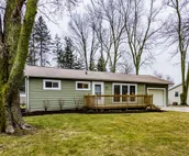 PRIVATE HOME WITH GRAND KITCHEN IN FORT WAYNE