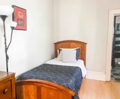 Spacious, historic, artsy downtown home